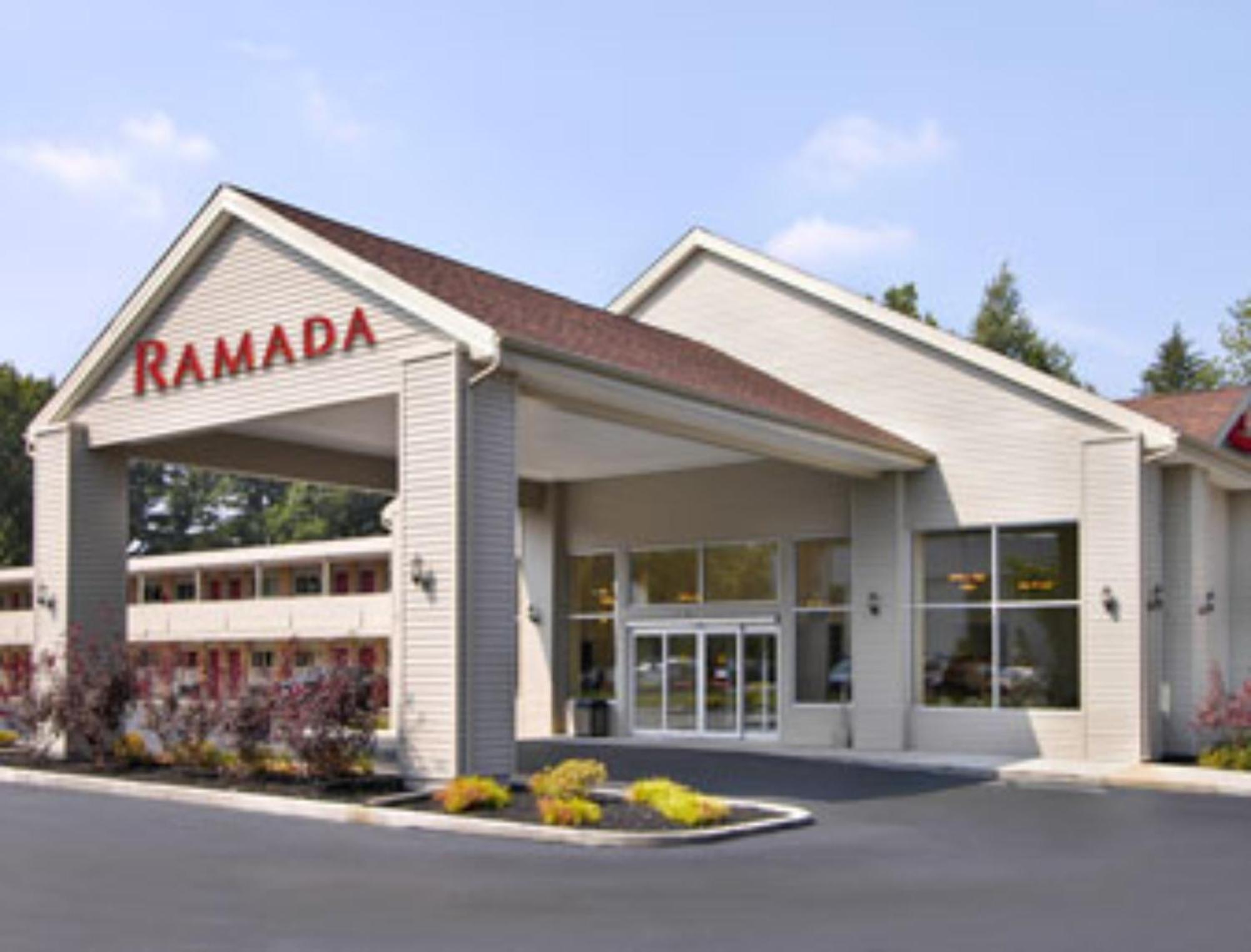 Ramada By Wyndham Cleveland Airport West Motel Fairview Park Exterior photo