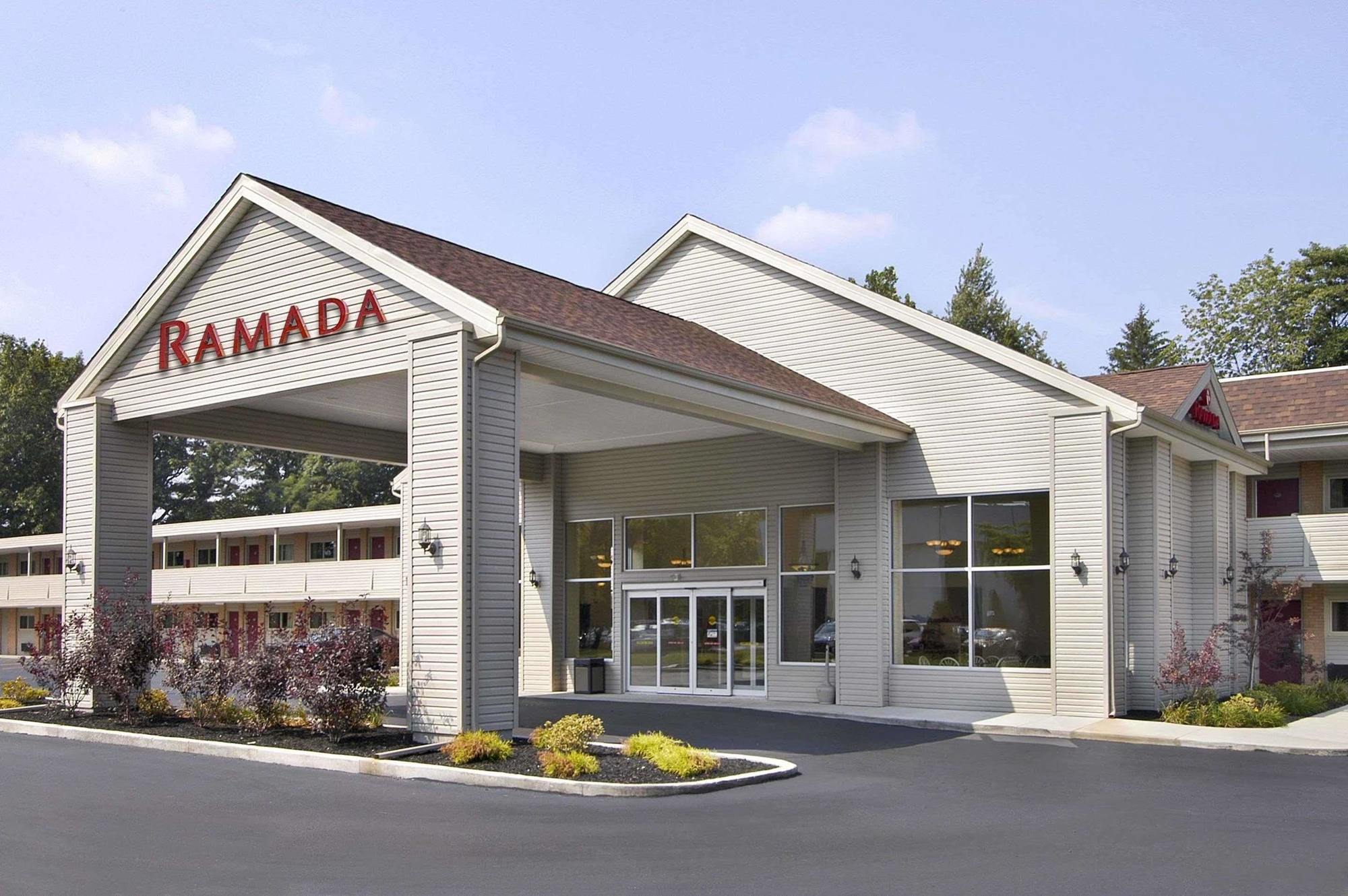 Ramada By Wyndham Cleveland Airport West Motel Fairview Park Exterior photo