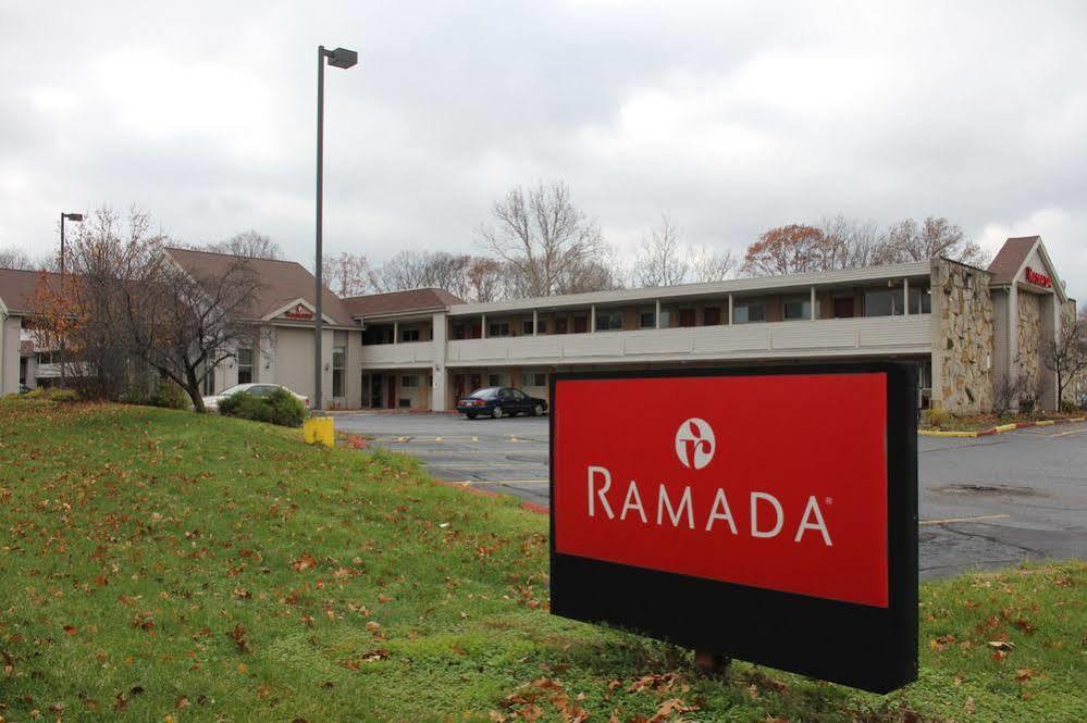 Ramada By Wyndham Cleveland Airport West Motel Fairview Park Exterior photo